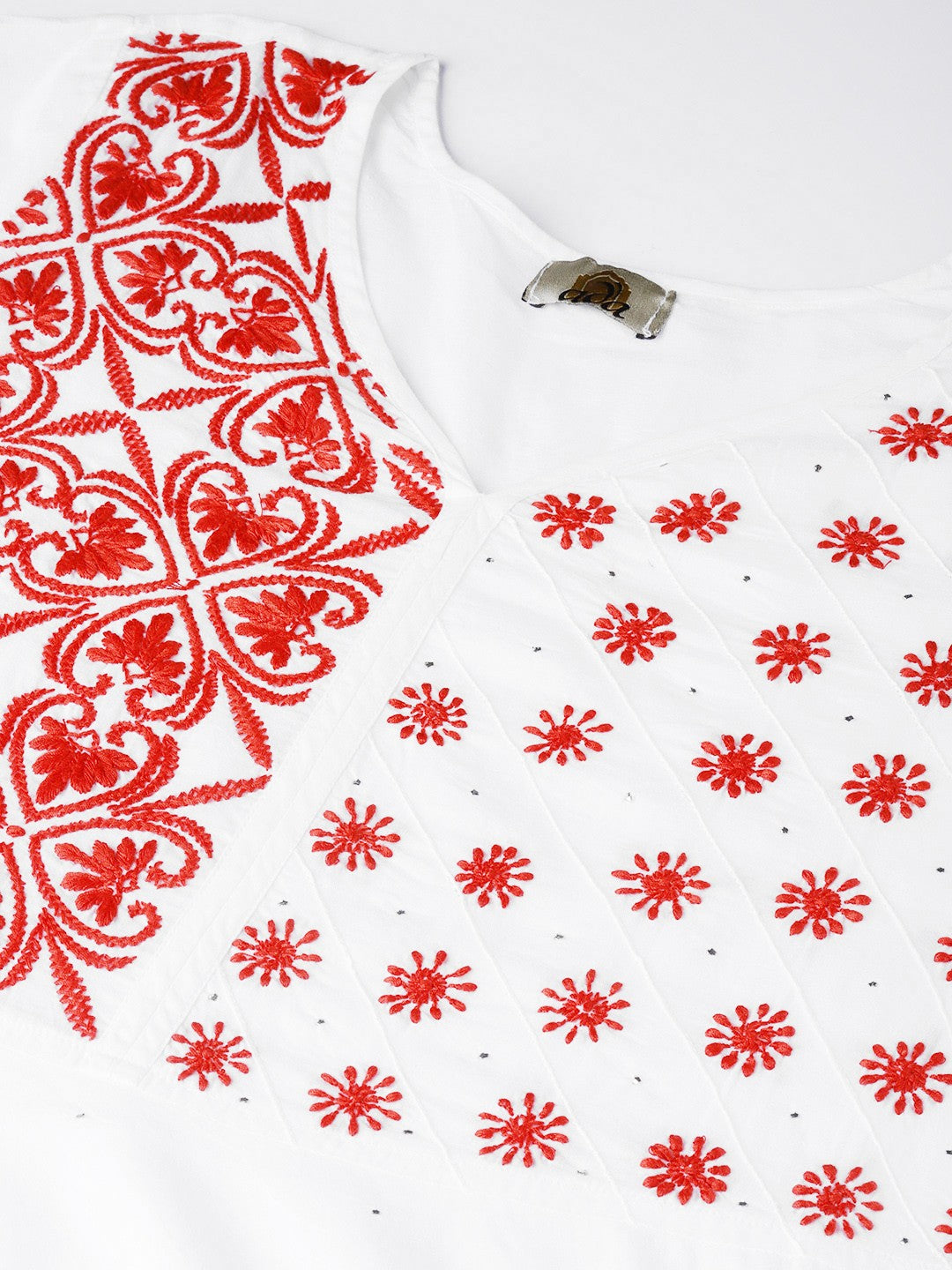 Ada Hand Embroidered White Cotton Lucknowi Chikankari Straight Kurta With Muqaish Work A100053
