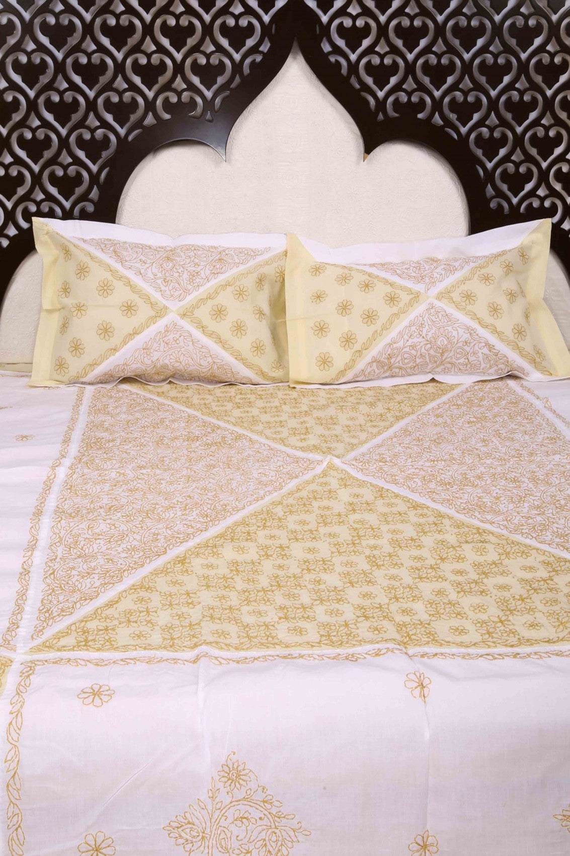 Ada Hand Embroidered White Cotton Lucknowi Chikankari Bed Sheet With Pillow Cover Set 01A019057