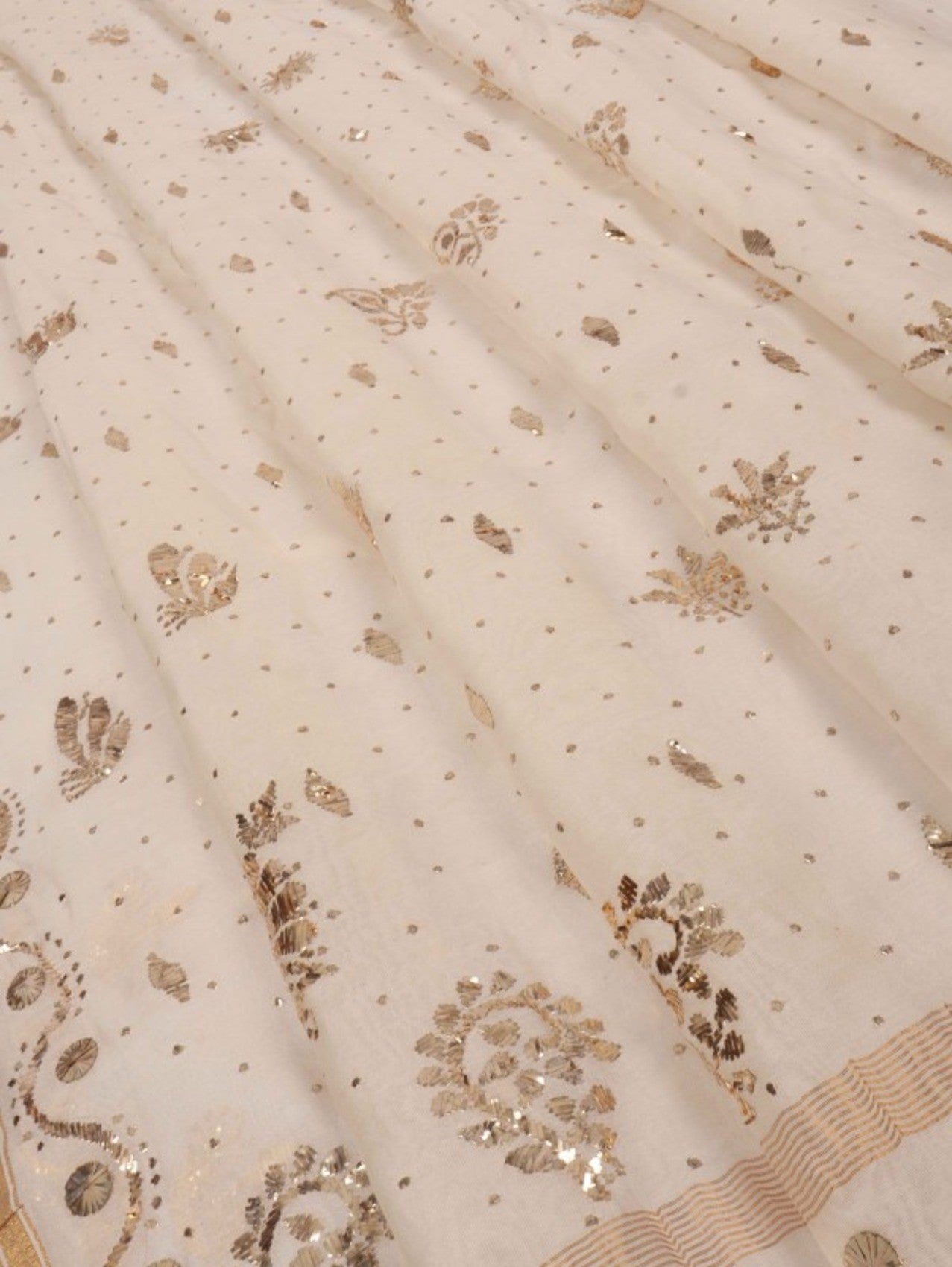 Ada Hand Embroidered Off White Chanderi Lucknowi Chikankari Saree/Blouse With Muqaish Work A610118