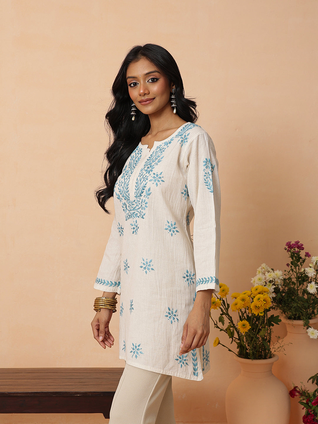 Ada Hand Embroidered Off White Linen Lucknowi Chikankari Short Kurti A911590_3
