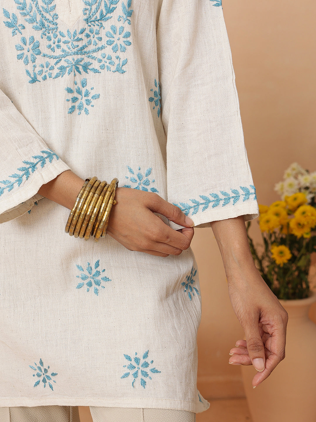 Ada Hand Embroidered Off White Linen Lucknowi Chikankari Short Kurti A911590_5