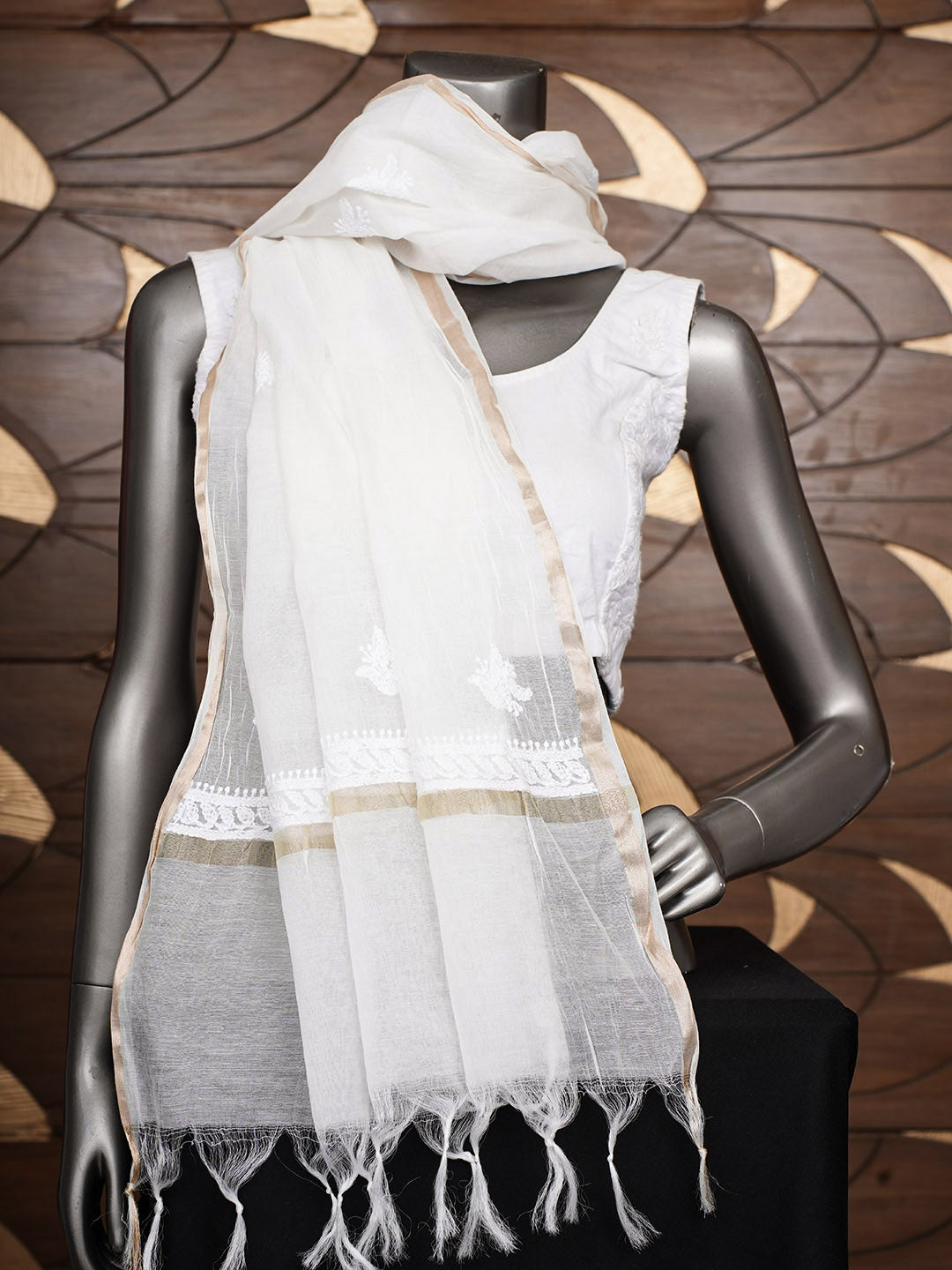 Ada Hand Embroidered White Chanderi Lucknowi Chikankari Dupatta 01A965768