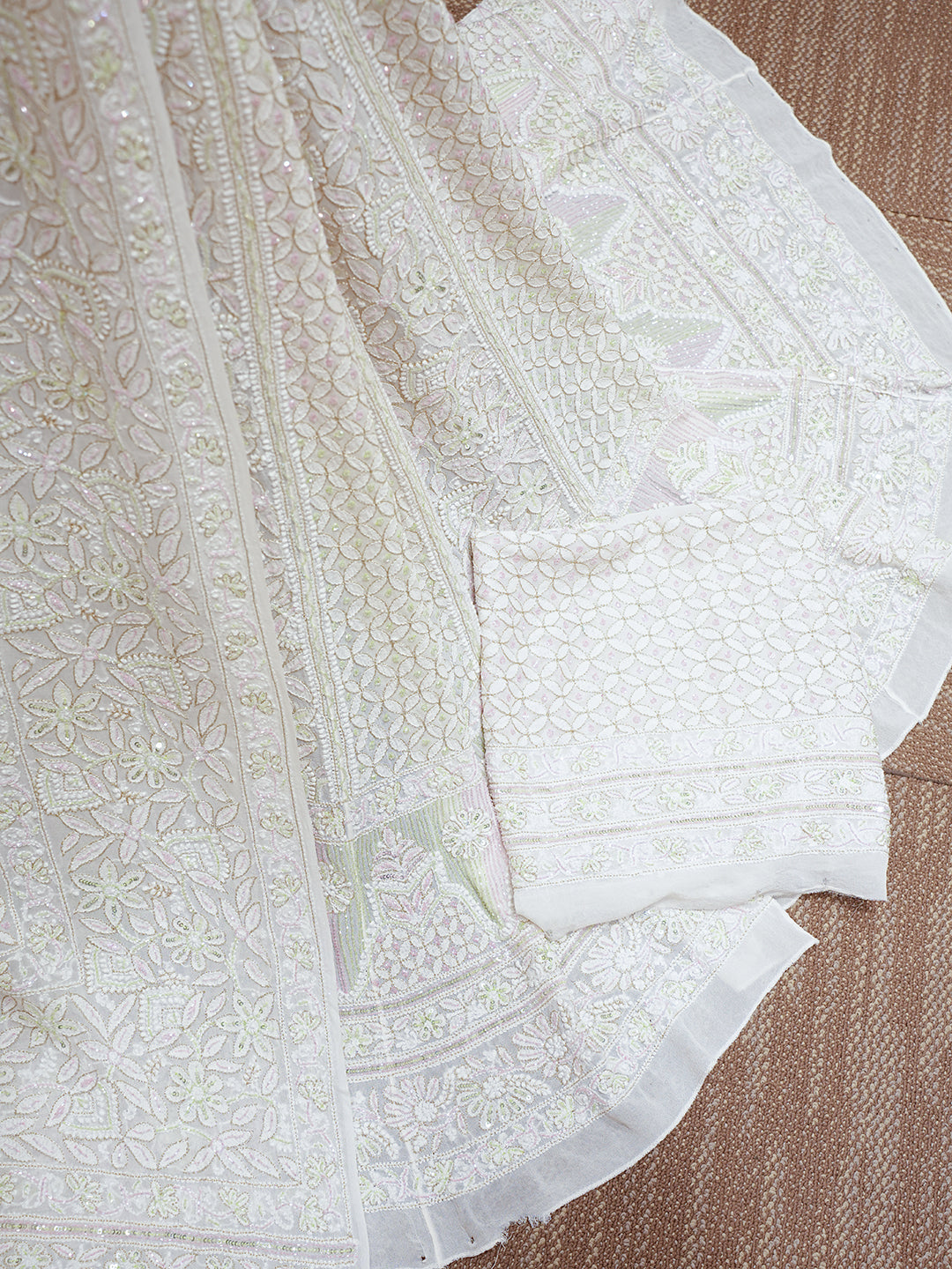 AdaHandEmbroideredWhitePureGeorgetteLucknowiChikankariLehengaSetWithSequinnedWork01A997807_4

