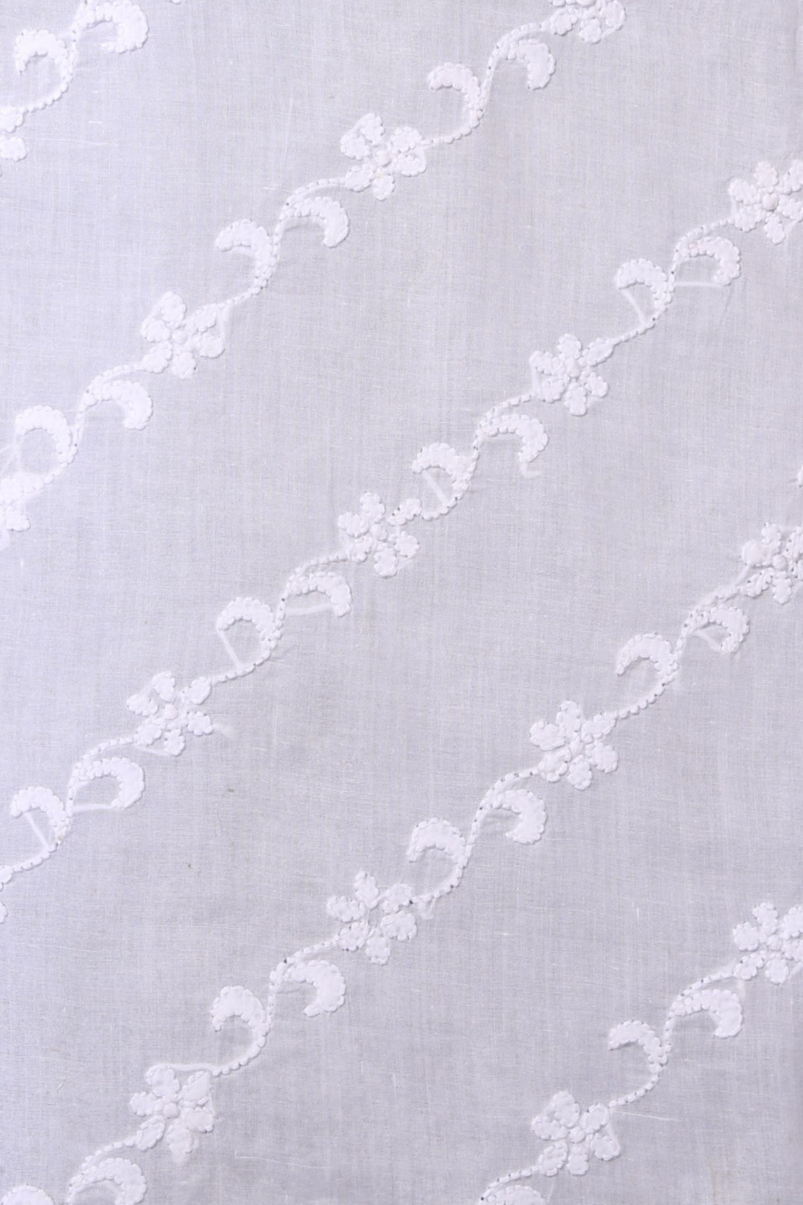 Ada Hand Embroidered White Cotton Lucknowi Chikankari Napkin Set 01A36795