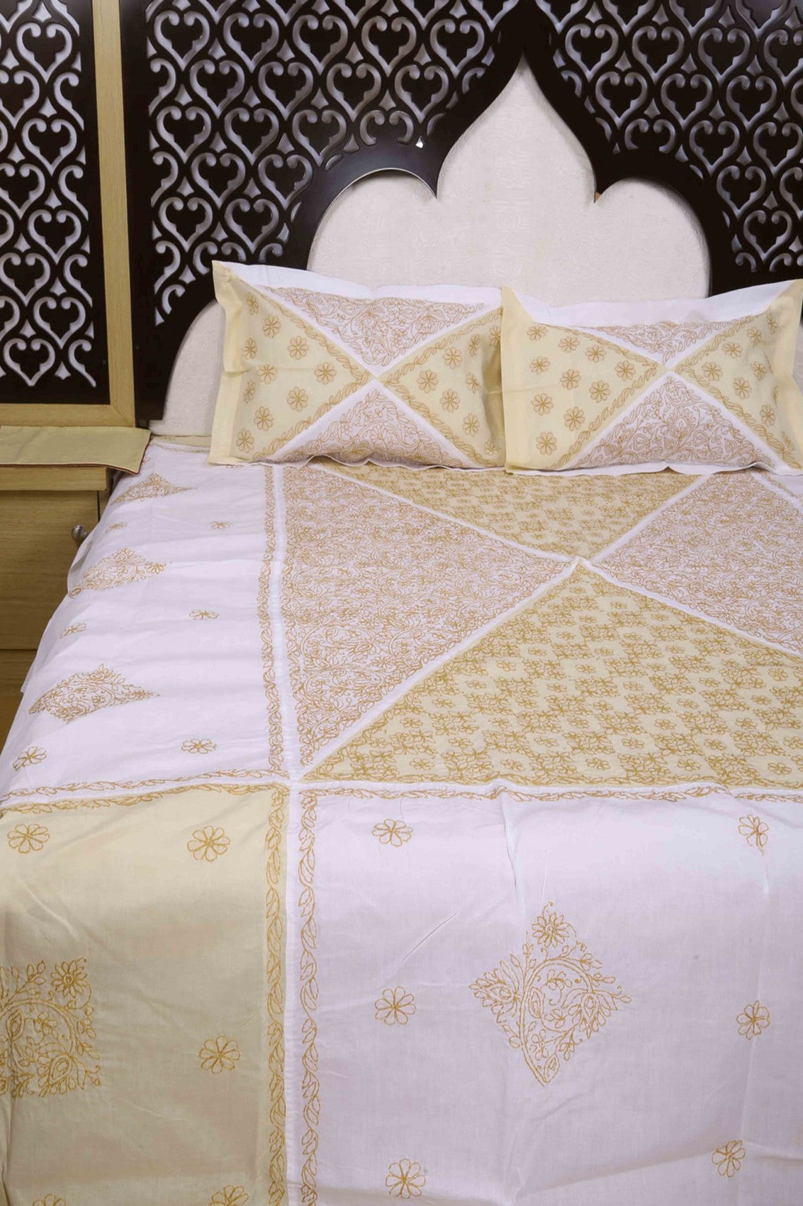 Ada Hand Embroidered White Cotton Lucknowi Chikankari Bed Sheet With Pillow Cover Set 01A019057