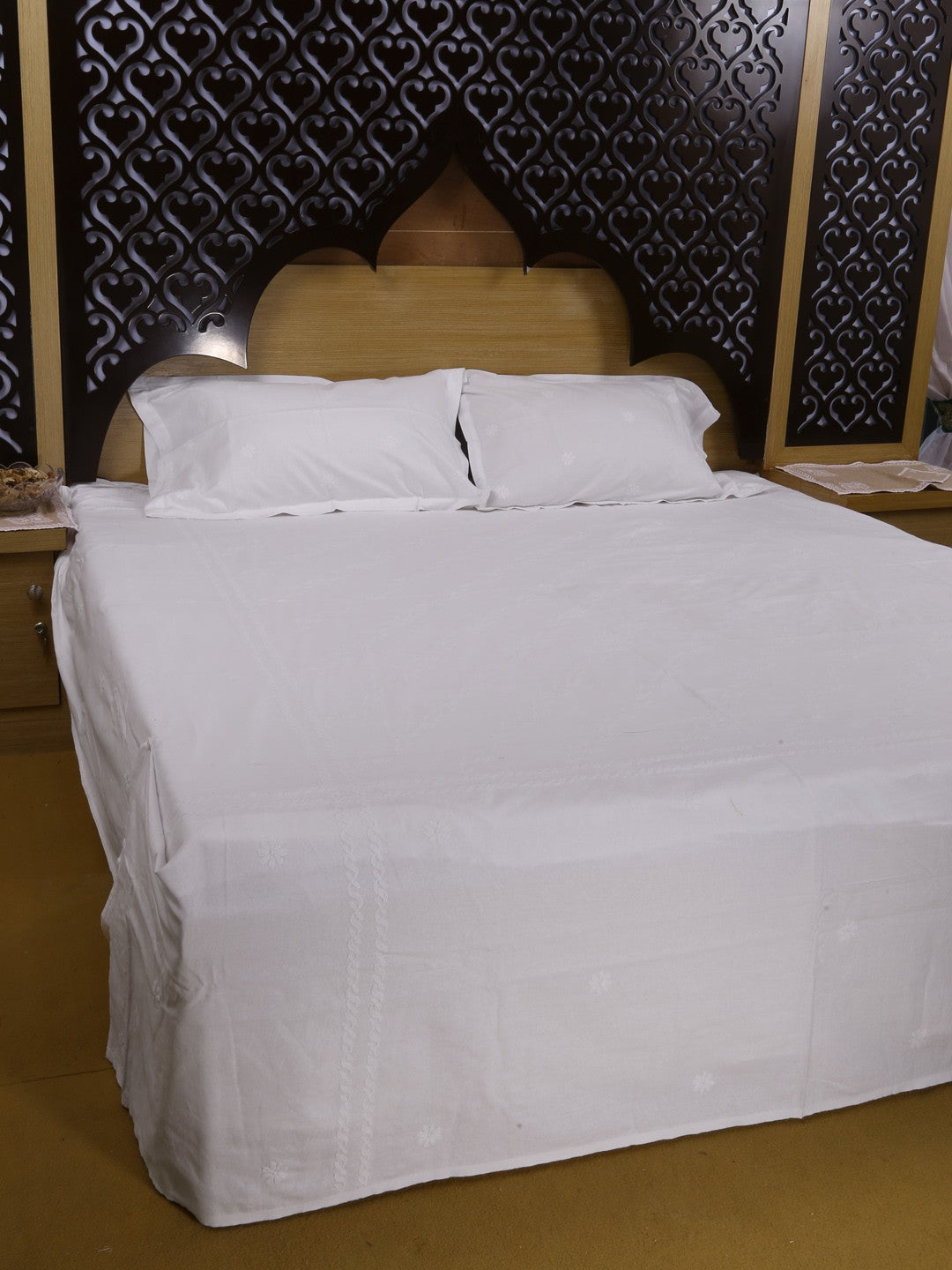 Ada Hand Embroidered White Cotton Lucknowi Chikankari Bed Sheet Set-A598085