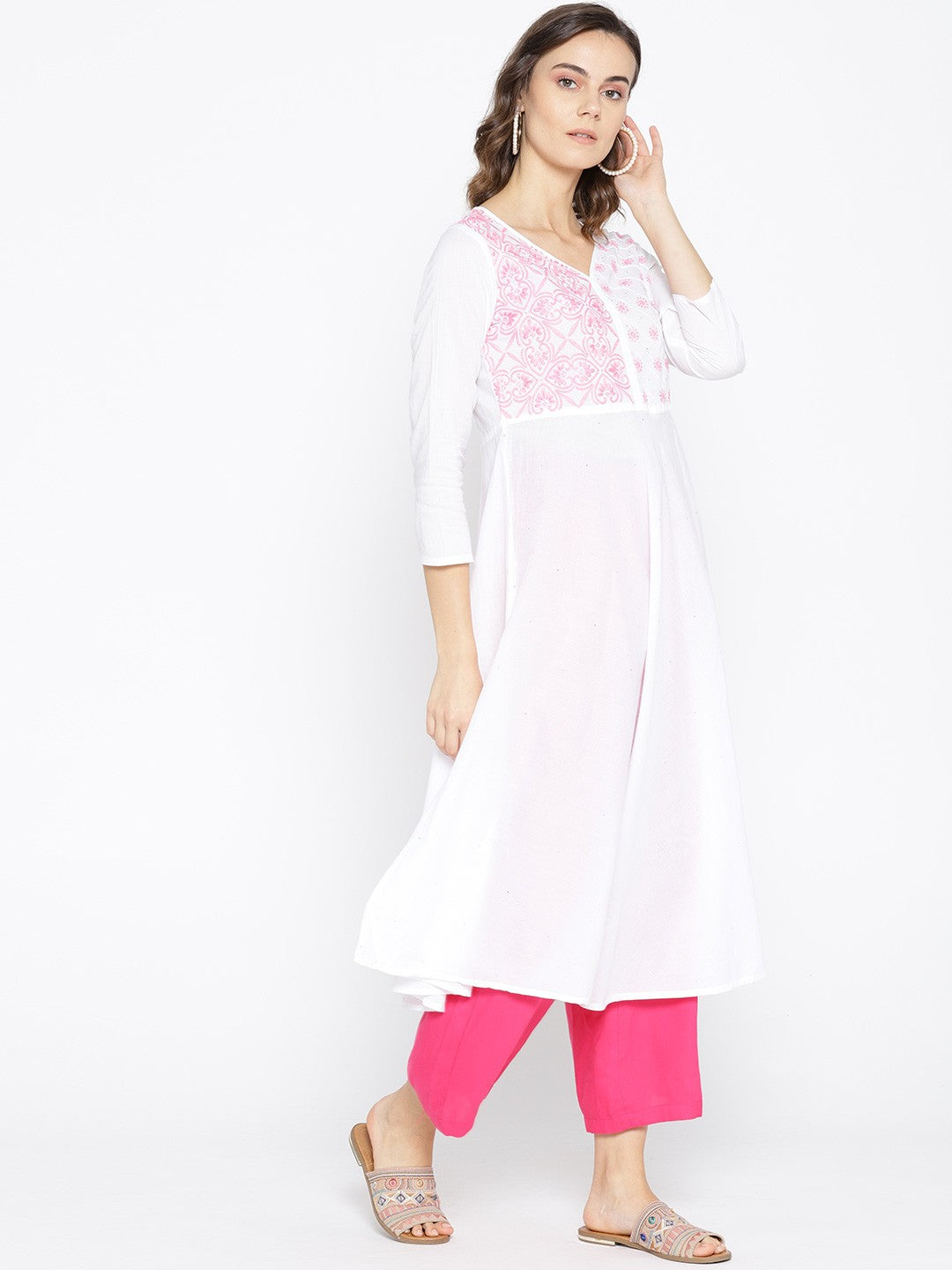 Ada Hand Embroidered White Cotton Lucknowi Chikankari Straight Kurta With Muqaish Work A100055