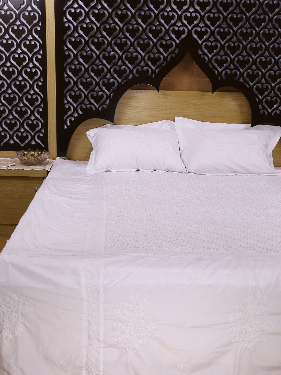 Ada Hand Embroidered White Cotton Lucknowi Chikankari Bed Sheet Set-A521774