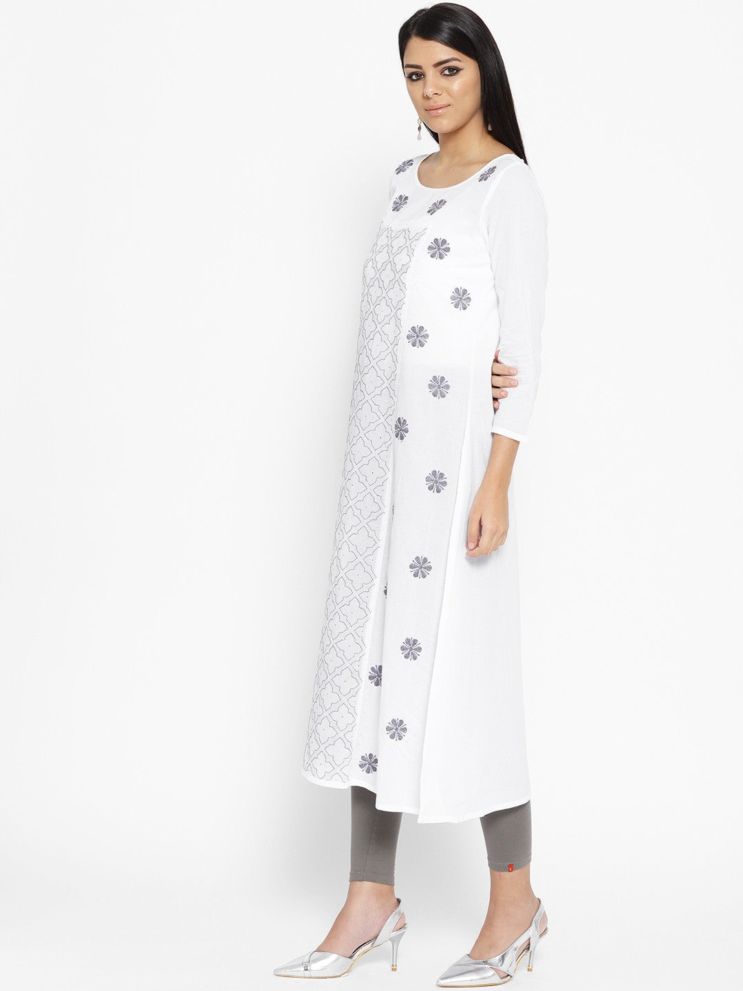 Ada Hand Embroidered White Cotton Lucknowi Chikankari Straight Kurta With Muqaish Work A100050