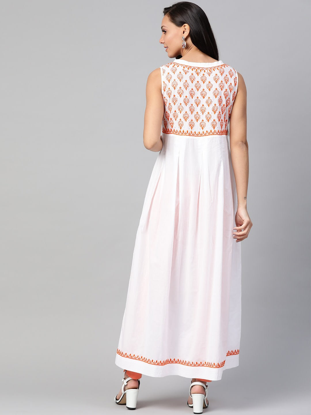Ada Hand Embroidered White Cotton Lucknowi Chikankari A-line Kurta With Muqaish Work A100466