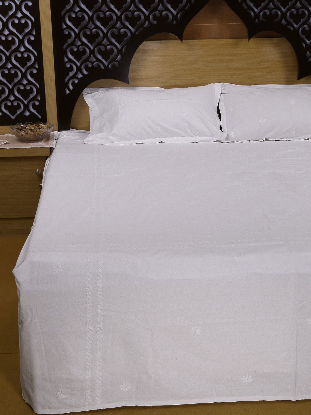Ada Hand Embroidered White Cotton Lucknowi Chikankari Bed Sheet Set-A598085