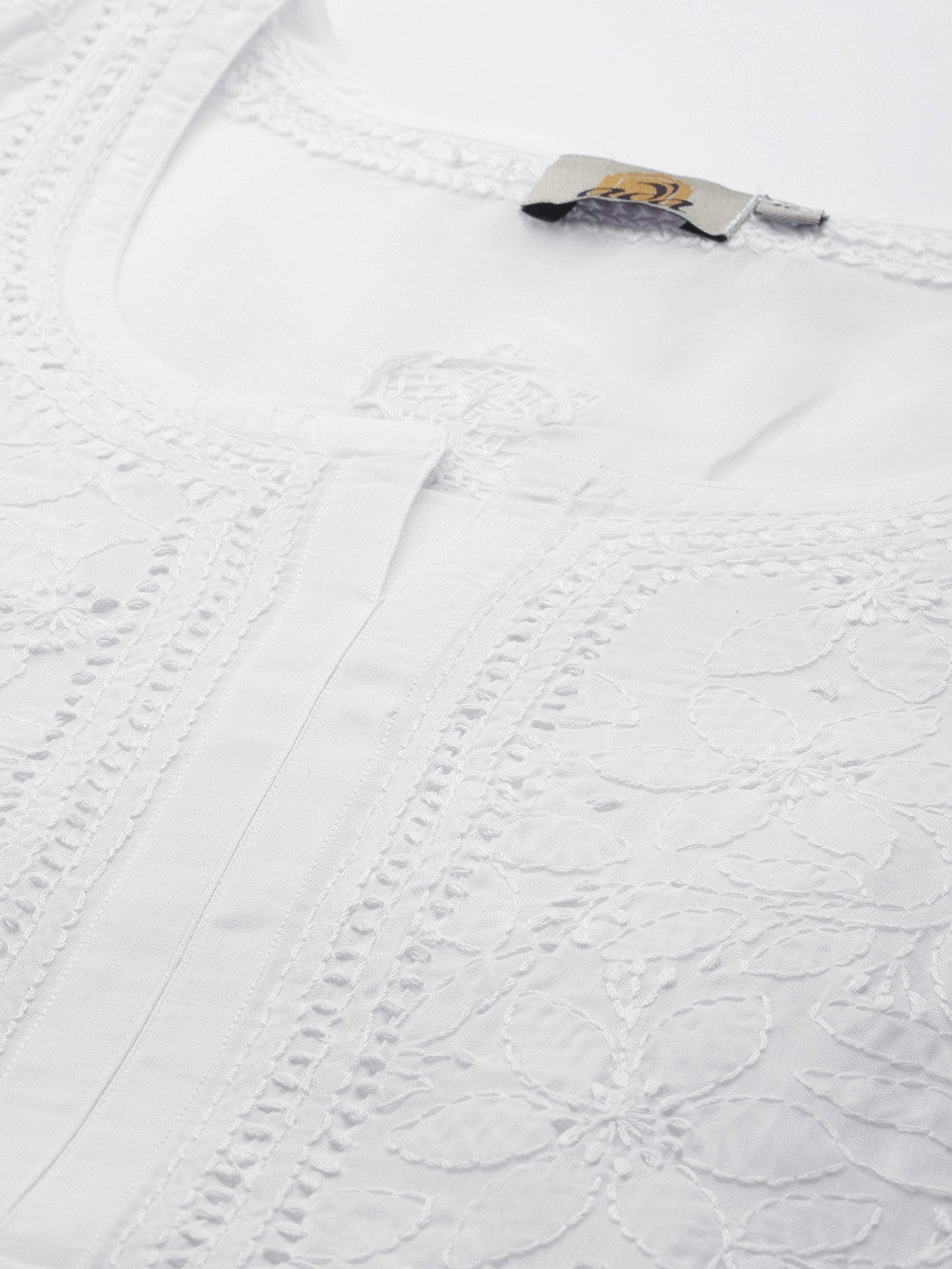Ada Hand Embroidered White Cotton Lucknowi Chikankari Straight Kurta A411181