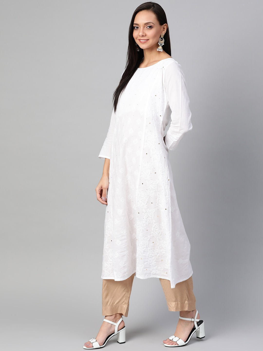Ada Hand Embroidered White Cotton Lucknowi Chikankari A-line Kurta With Muqaish Work A100468