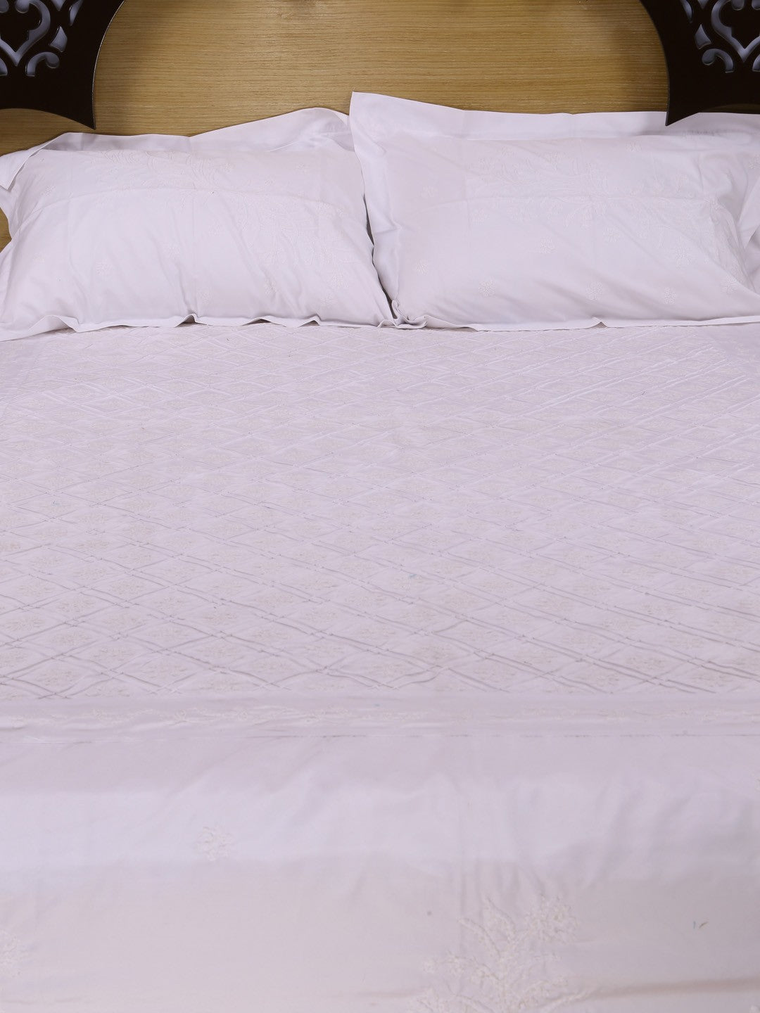 Ada Hand Embroidered White Cotton Lucknowi Chikankari Bed Sheet Set-A521774