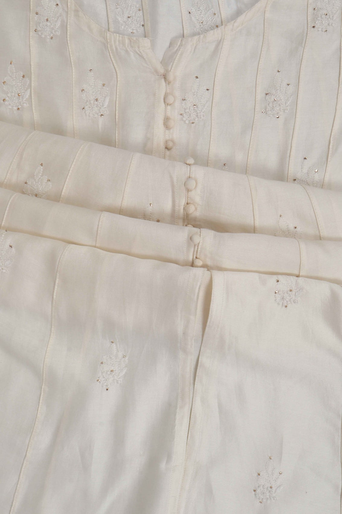 Ada Hand Embroidered Cream Chanderi Lucknowi Chikankari Semi-Stitched Anarkali Kurta Piece With Muqaish Work A623446