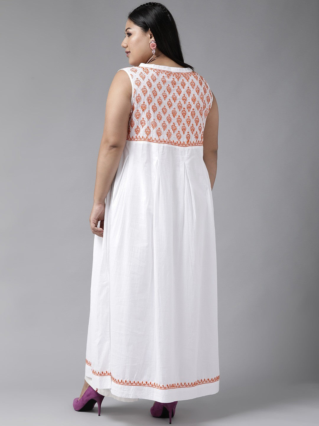 Ada Hand Embroidered White Cotton Lucknowi Chikankari A-line Kurta With Muqaish Work A100466